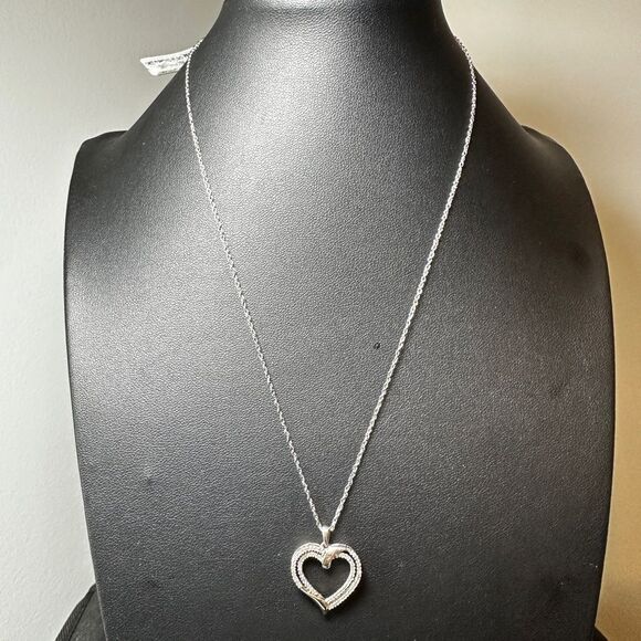 NWT 18" Macy's Sterling Silver heart necklace with 1/4ctw natural diamonds! - Picture 10 of 12